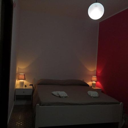 Monolocale Nel Centro Storico Bed and Breakfast Aieta Exteriör bild