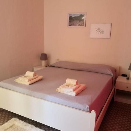 Monolocale Nel Centro Storico Bed and Breakfast Aieta Rum bild